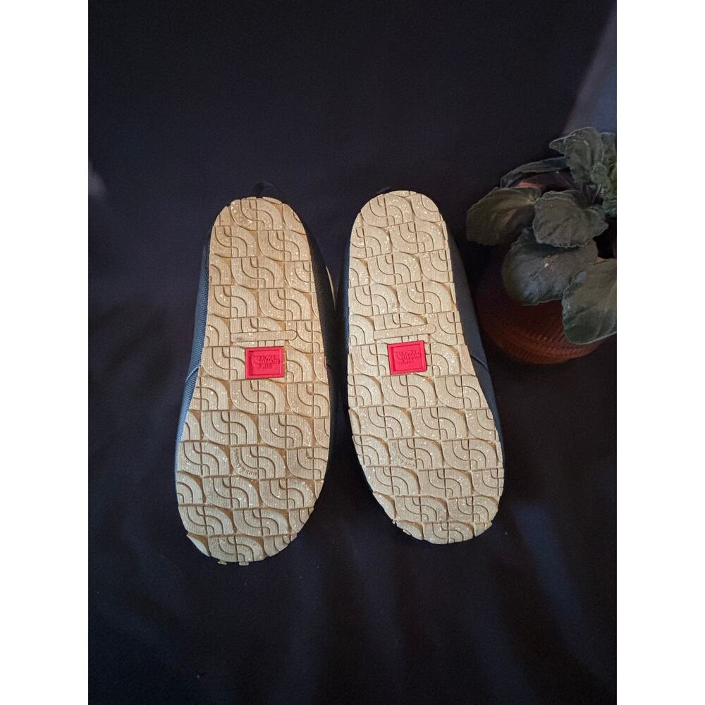 NWOT Women’s North Face TNF White Thermoball Insulated Traction Bootie, size 9 - Picture 6 of 7